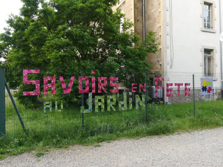 affichage sur grillagemo